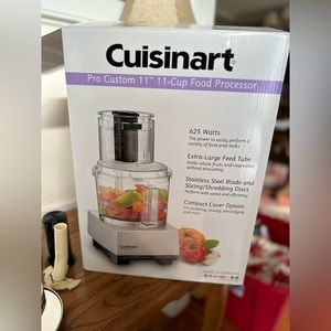 PRO CUSTOM 11™ 11 CUP FOOD PROCESSOR